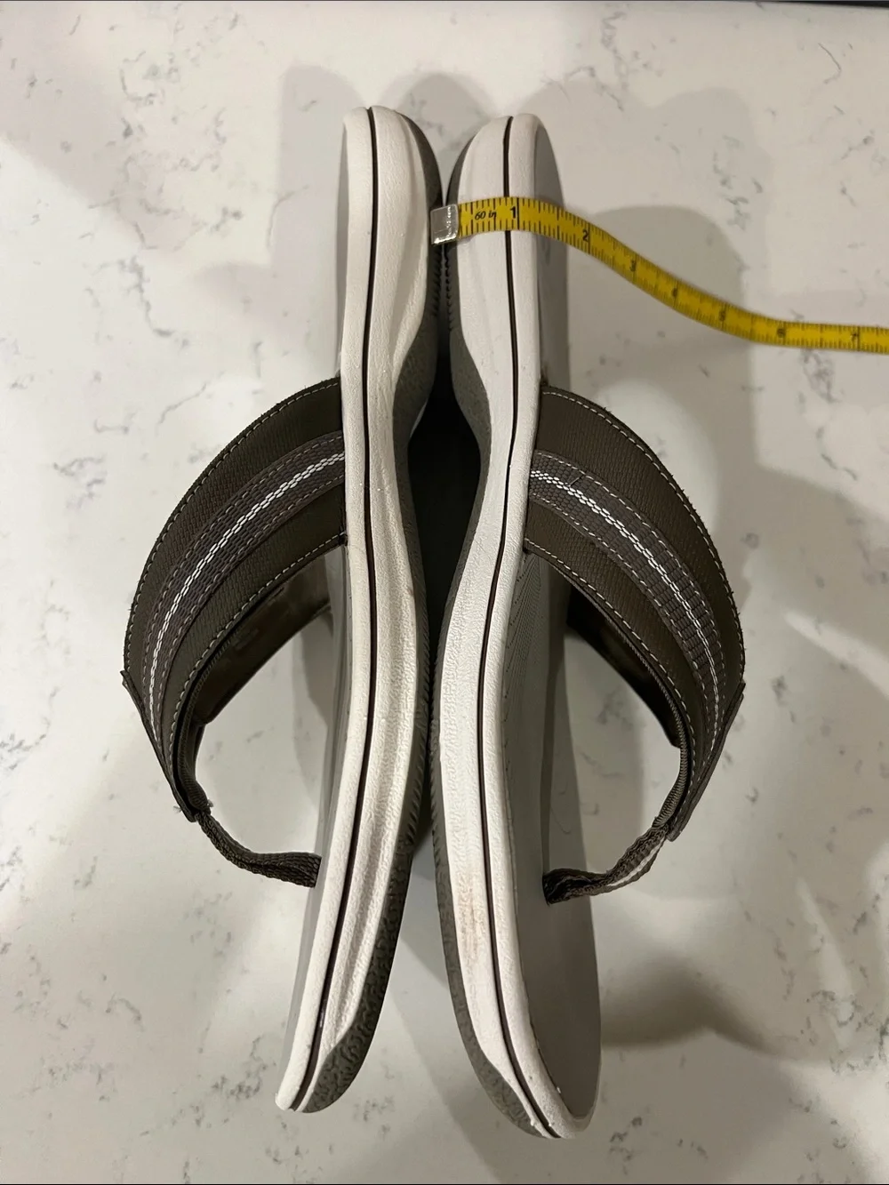 Clarks Cloudstepper flip-flop sandals size 10